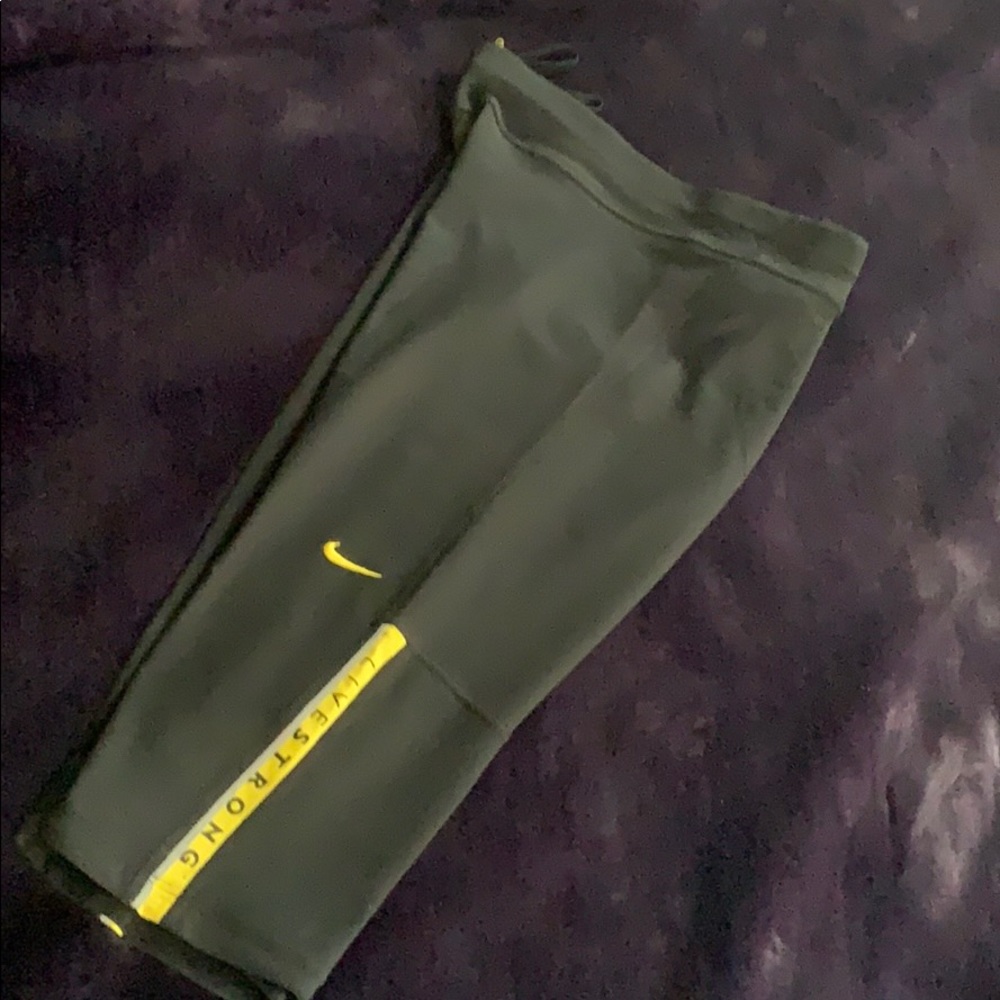 Nike Livestrong Cropped Tights